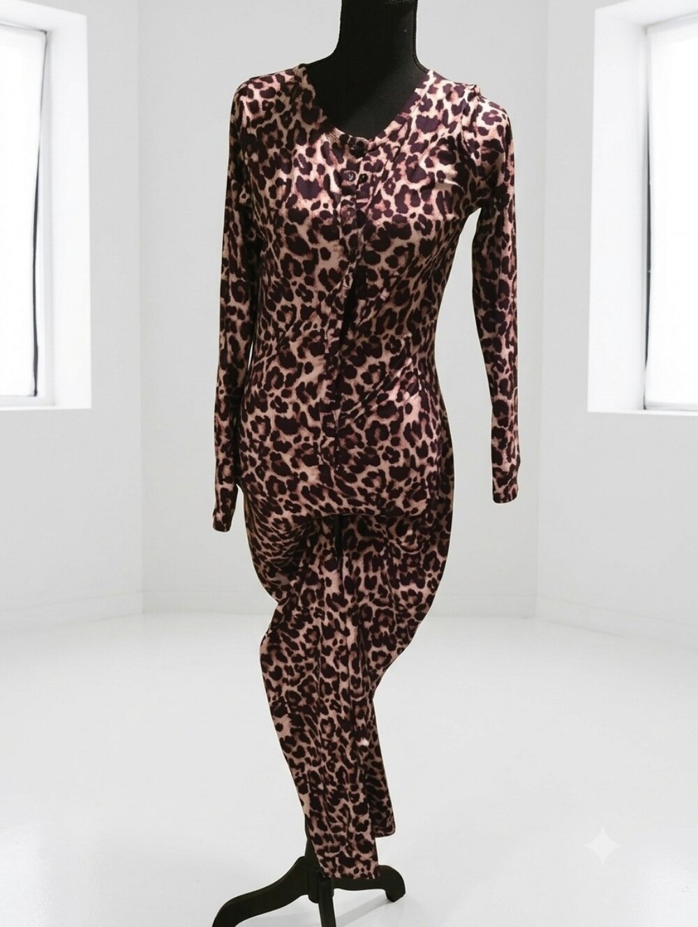Elegant Leopard Print Pajama Jumpsuit - Picture 2 of 4
